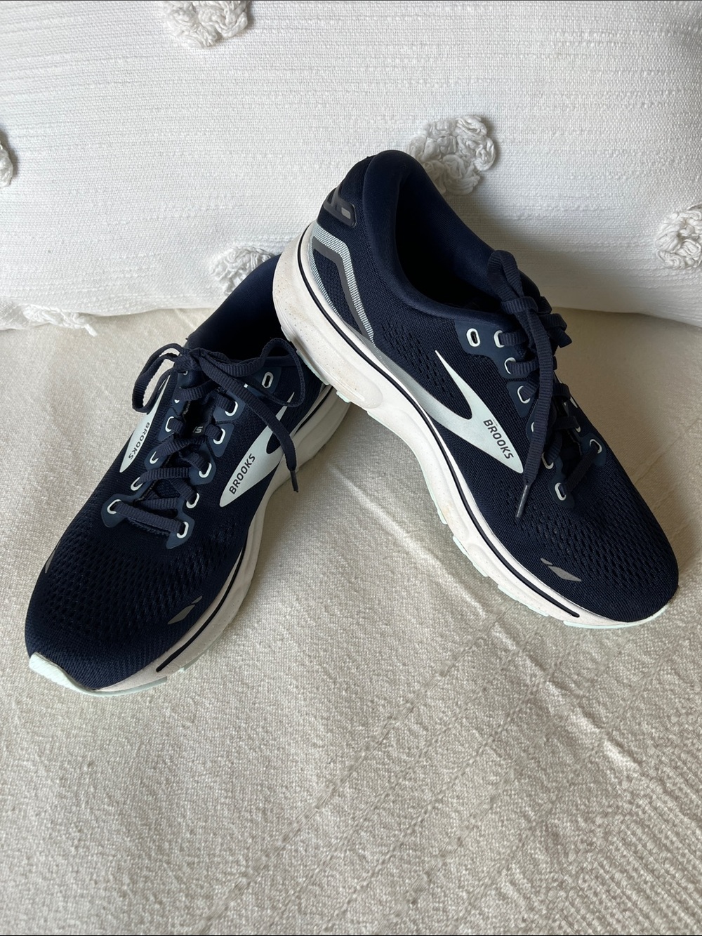 Brooks Ghost 15 Women’s Navy and White Athletic Running Shoes